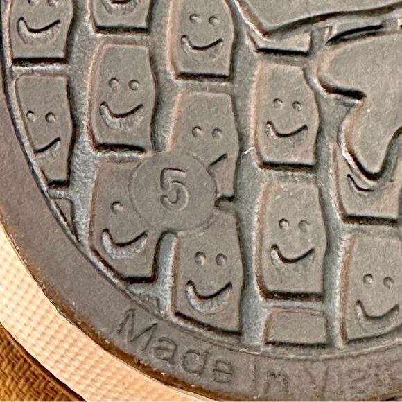 Kids Sanuk slip on beach shoes size 5-the ease of Crocs, without the clunkiness! - Picture 5 of 6